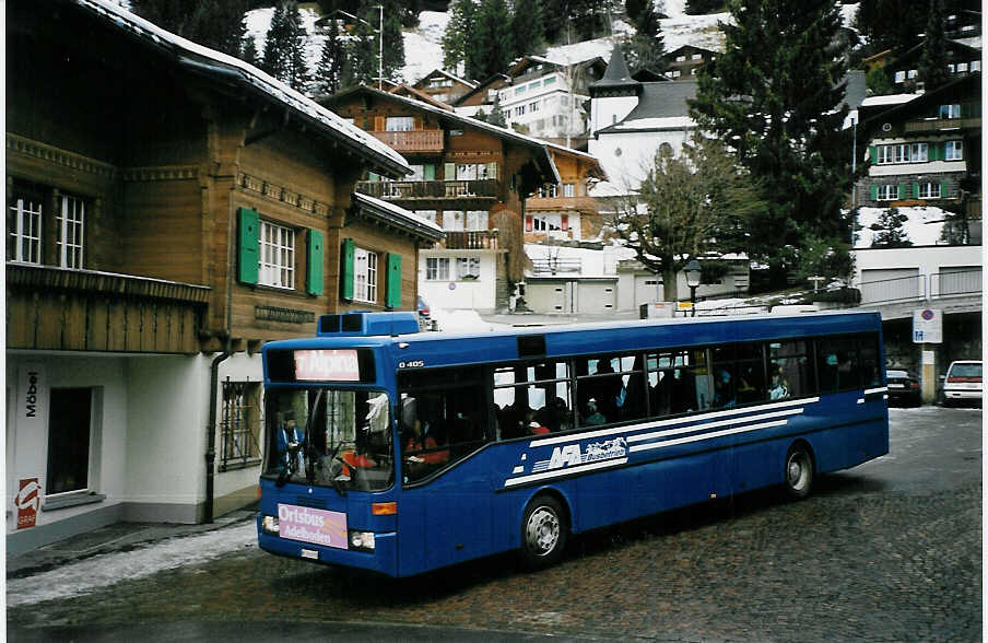 (064'914) - AFA Adelboden - Nr. 17/BE 263'015 - Mercedes (ex Frhlich, Zrich Nr. 603; ex VBZ Zrich Nr. 682) am 28. Dezember 2003 beim Autobahnhof Adelboden