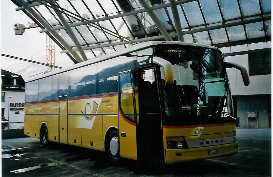 (065'005) - PostAuto Graubnden - GR 160'326 - Setra am 1. Januar 2004 in Chur, Postautostation