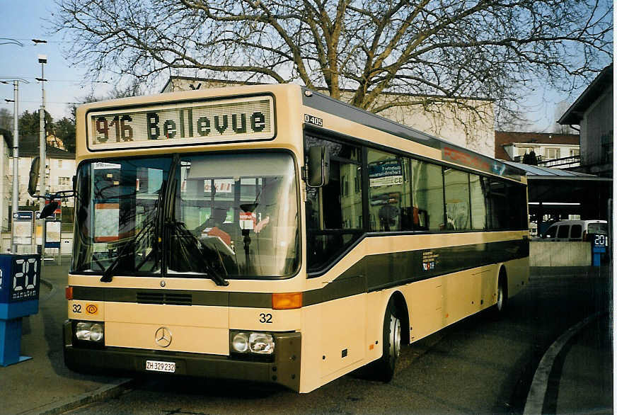 (065'628) - AZZK Zollikon - Nr. 32/ZH 329'232 - Mercedes am 16. Februar 2004 beim Bahnhof Zrich-Tiefenbrunnen