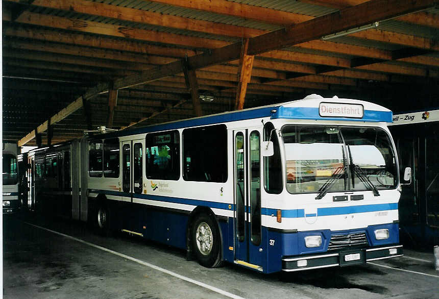 (065'723) - ZVB Zug - Nr. 37/ZG 3387 - FBW/Hess am 28. Februar 2004 in Zug, Garage