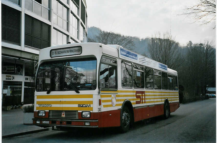 (066'012) - STI Thun - Nr. 30/BE 419'030 - Volvo/R&J (ex SAT Thun Nr. 30) am 9. Mrz 2004 bei der Schifflndte Thun