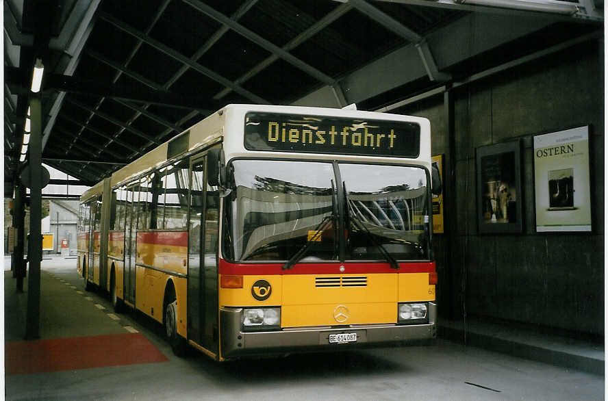 (066'104) - PostAuto Bern-Freiburg-Solothurn - Nr. 601/BE 614'087 - Mercedes (ex P 27'722) am 21. Mrz 2004 in Bern, Postautostation