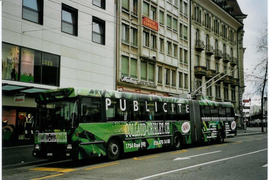 (066'129) - TPF Fribourg - Nr. 504/FR 300'408 - Volvo/Hess Gelenkduobus (ex TF Fribourg Nr. 104) am 21. Mrz 2004 beim Bahnhof Fribourg