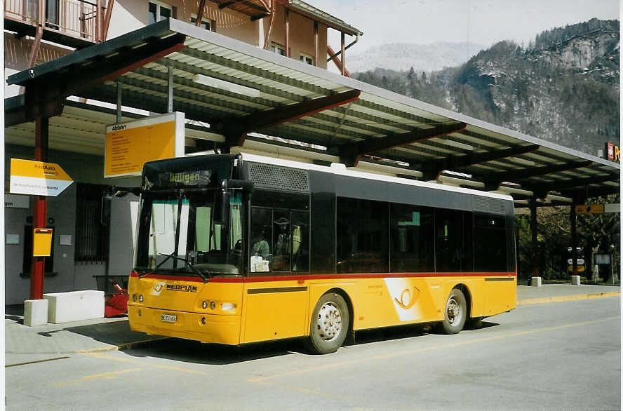 (066'328) - Selfors, Meiringen - BE 250'684 - Neoplan am 27. Mrz 2004 in Meiringen, Postautostation