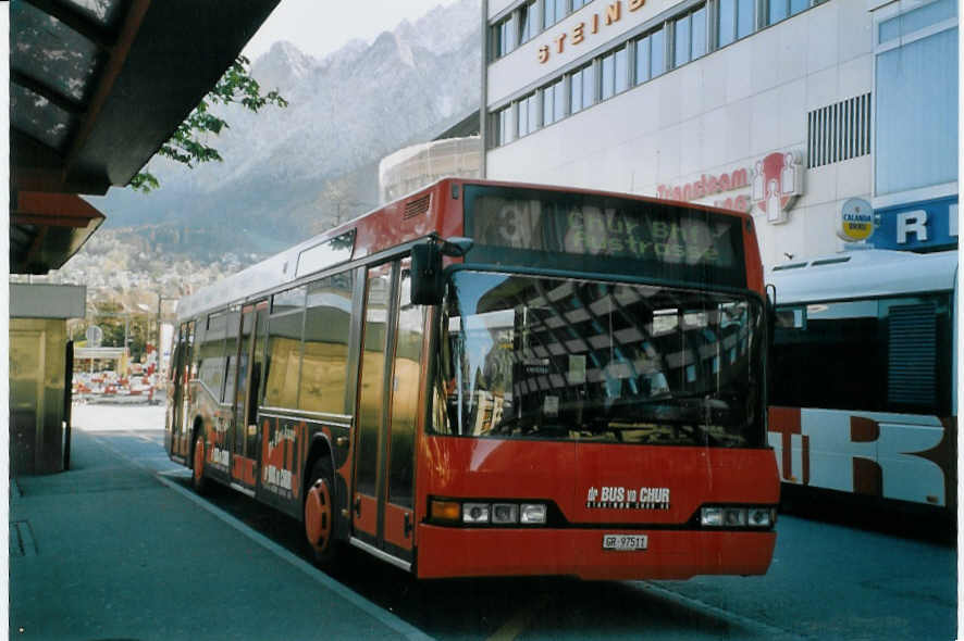 (066'624) - SBC Chur - Nr. 11/GR 97'511 - Neoplan am 20. April 2004 beim Bahnhof Chur