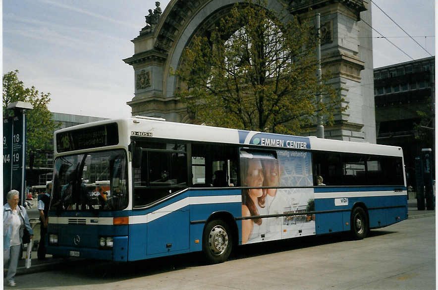 (066'923) - VBL Luzern - Nr. 556/LU 15'656 - Mercedes (ex Gowa, Luzern Nr. 56) am 22. April 2004 beim Bahnhof Luzern