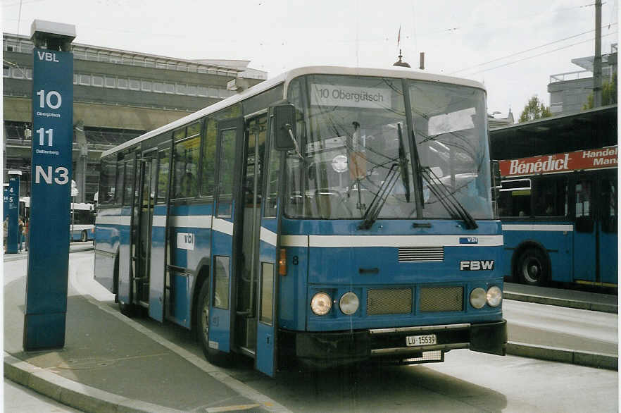 (066'930) - Bucheli, Kriens - Nr. 8/LU 15'539 - FBW/FHS am 22. April 2004 beim Bahnhof Luzern