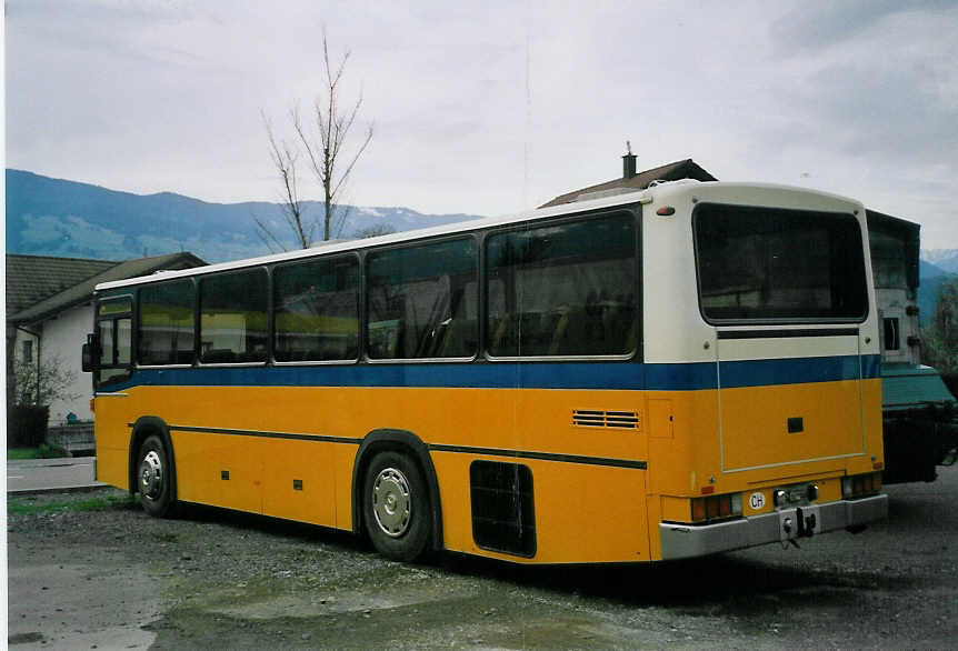 (067'015) - Koch, Giswil - NAW/R&J (ex Wohlgemuth, Hochwald) am 22. April 2004 in Giswil, Hauptstrasse