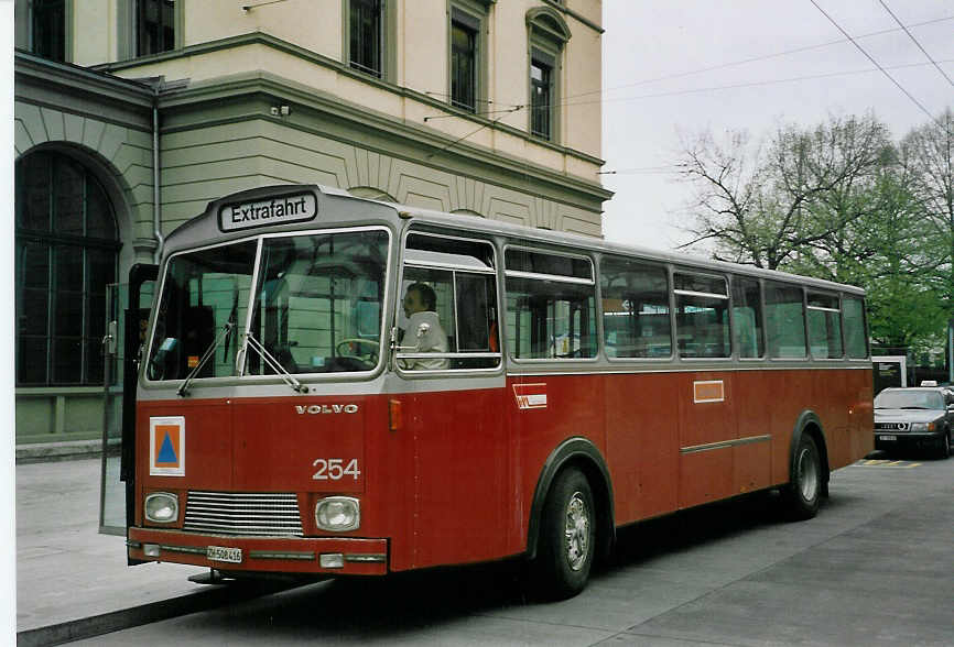 (067'026) - Zivilschutz, Winterthur - Nr. 254/ZH 508'416 - Volvo/Tscher (ex WV Winterthur Nr. 254) am 24. April 2004 beim Hauptbahnhof Winterthur