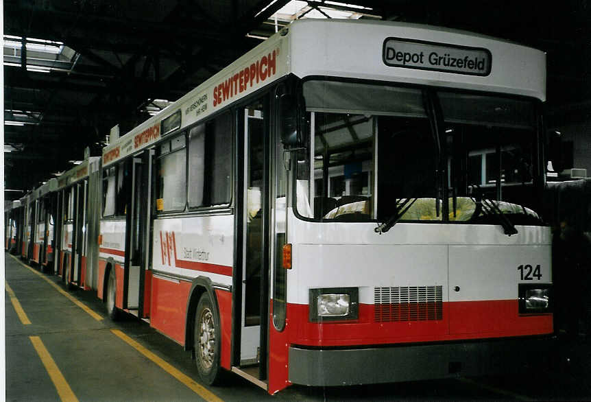 (067'032) - WV Winterthur - Nr. 124 - Saurer/FHS Gelenktrolleybus am 24. April 2004 in Winterthur, Depot Grzefeld