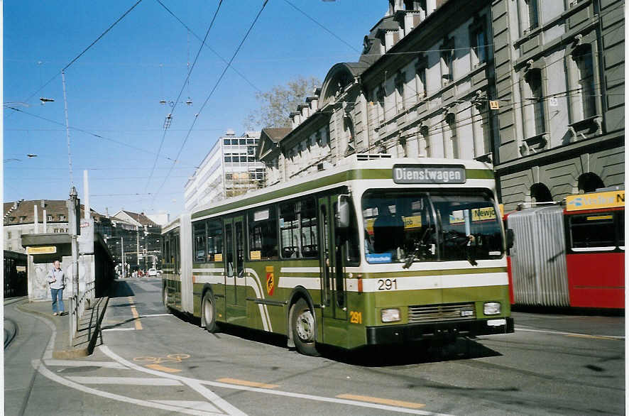 (067'606) - SVB Bern - Nr. 291/BE 419'291 - Volvo/R&J-Hess-Gangloff am 17. Mai 2004 beim Bahnhof Bern