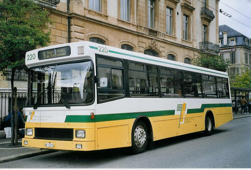 (067'625) - TN Neuchtel - Nr. 220/NE 58'220 - Volvo/Hess am 22. Mai 2004 in Neuchtel, Place Pury