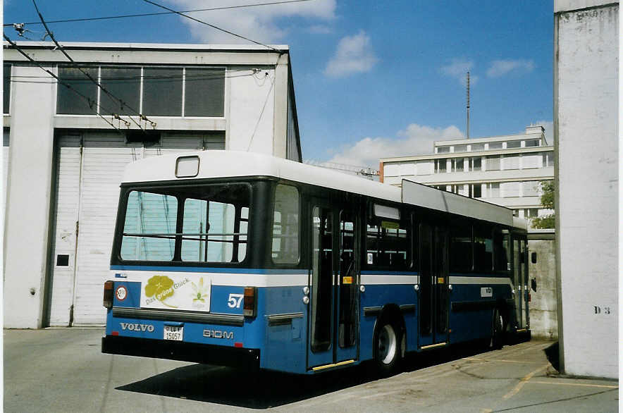 (067'725) - VBL Luzern - Nr. 57/LU 15'057 - Volvo/Hess am 23. Mai 2004 in Luzern, Depot