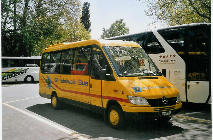 (067'802) - AVG Grindelwald - Nr. 9/BE 387'314 - Mercedes/OT am 23. Mai 2004 in Luzern, Carparkplatz