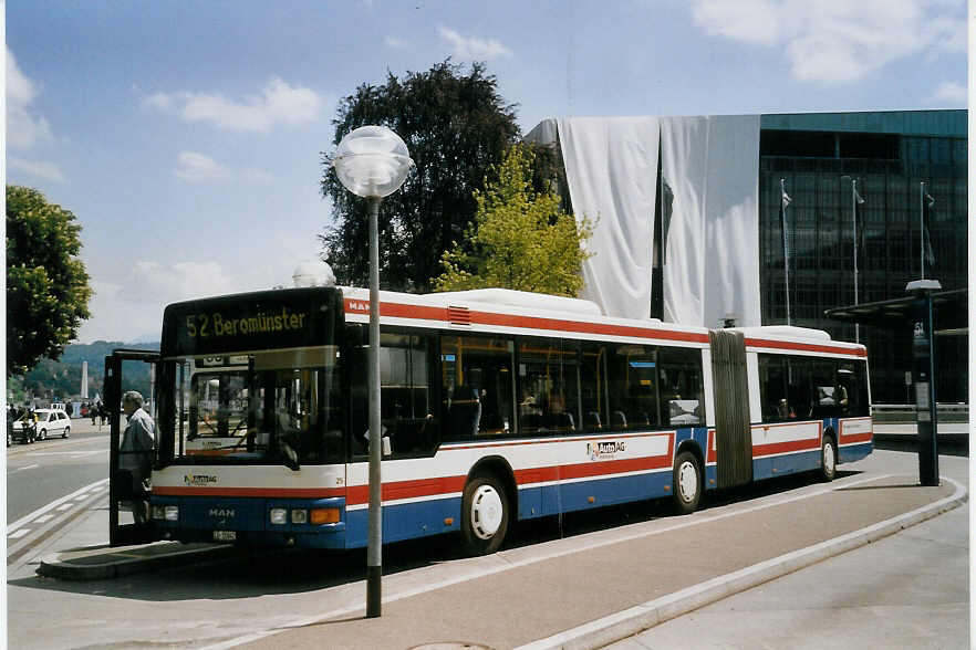 (067'812) - AAGR Rothenburg - Nr. 25/LU 15'042 - MAN am 23. Mai 2004 beim Bahnhof Luzern