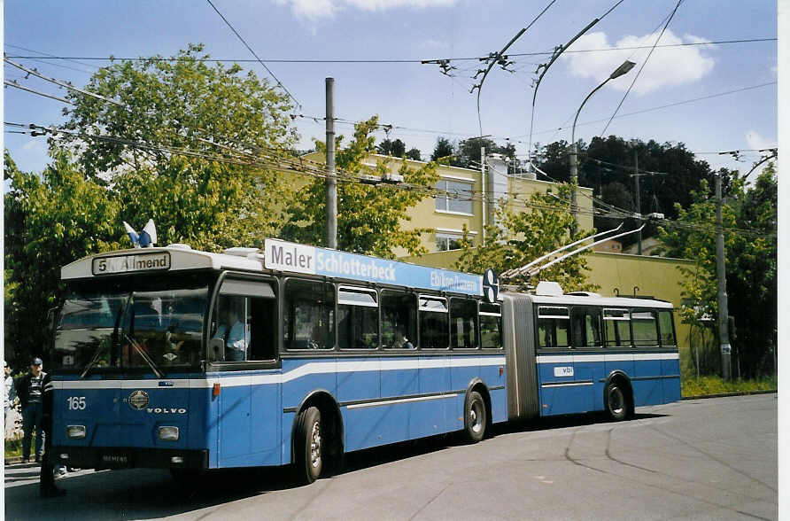 (067'923) - VBL Luzern - Nr. 165 - Volvo/Hess Gelenktrolleybus am 23. Mai 2004 in Luzern, Depot