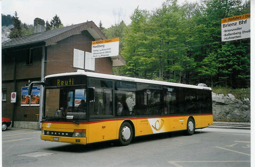 (068'013) - AVBB Schwanden - BE 517'311 - Setra am 23. Mai 2004 auf dem Brnigpass