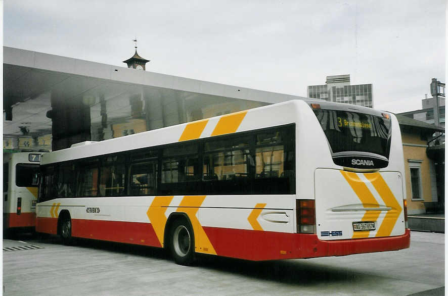 (068'413) - RVBW Wettingen - Nr. 71/AG 367'657 - Scania/Hess am 19. Juni 2004 beim Bahnhof Baden