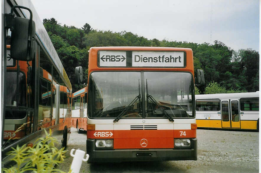 (068'425) - RBS Worblaufen - Nr. 74 - Mercedes am 19. Juni 2004 in Kloten, EvoBus