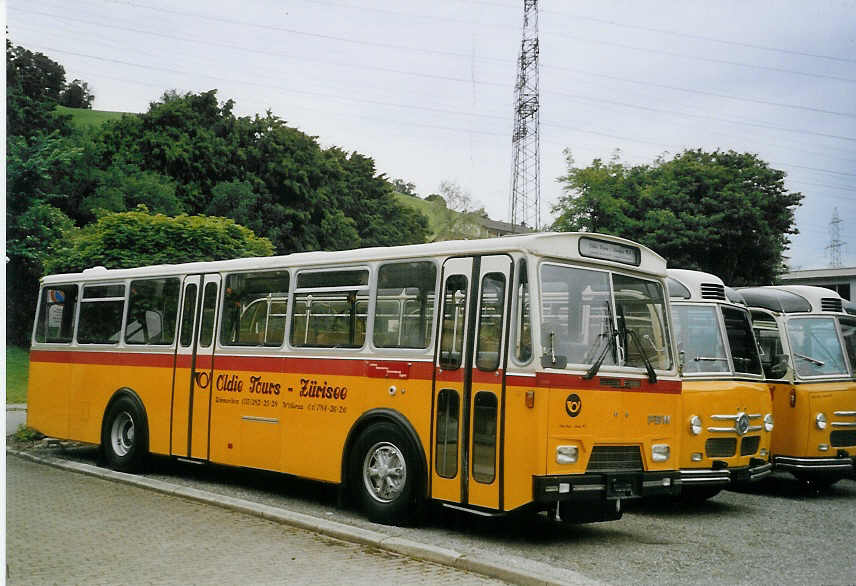 (068'531) - Oldie-Tours Zrisee, Wollerau - Nr. 15 - FBW/Hess am 19. Juni 2004 in Scherikon, Garage