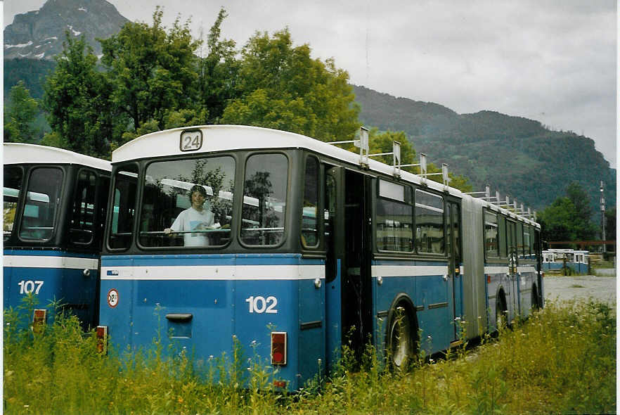 (068'611) - VBL Luzern - Nr. 102 - Volvo/Hess am 19. Juni 2004 in Nfels