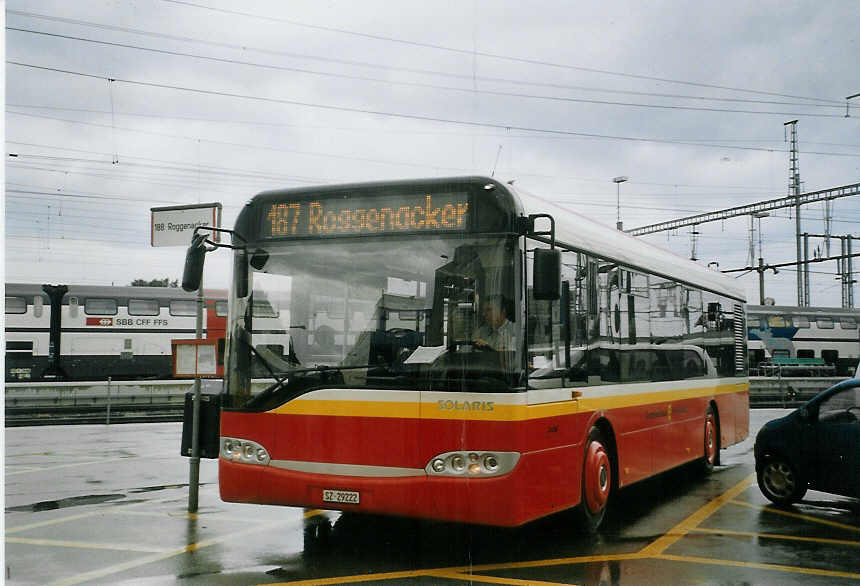 (068'621) - Landolt, Pfffikon - SZ 29'222 - Solaris am 19. Juni 2004 beim Bahnhof Pfffikon