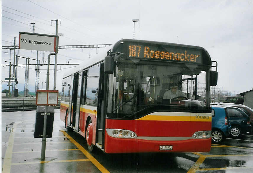 (068'623) - Landolt, Pfffikon - SZ 29'222 - Solaris am 19. Juni 2004 beim Bahnhof Pfffikon