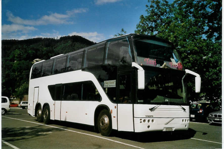 (068'816) - Taxi Etoile, Bulle - FR 300'455 - Volvo/Atomic am 3. Juli 2004 in Thun, Seestrasse