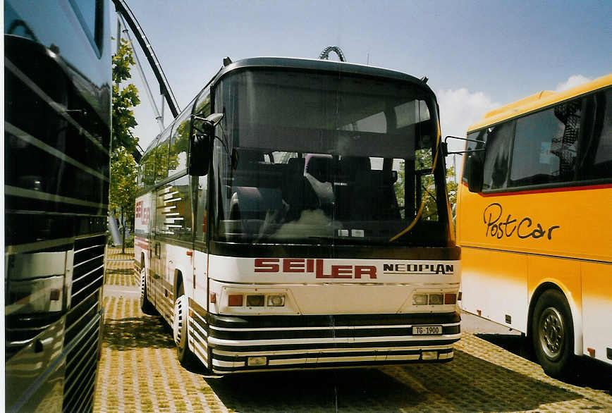 (068'916) - Aus der Schweiz: Seiler, Frauenfeld - TG 1900 - Neoplan am 6. Juli 2004 in Rust, Europapark