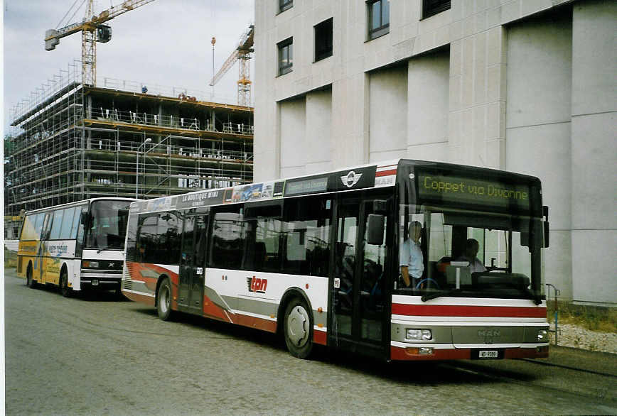 (069'209) - TPN Nyon - VD 9389 - MAN am 8. Juli 2004 beim Bahnhof Nyon