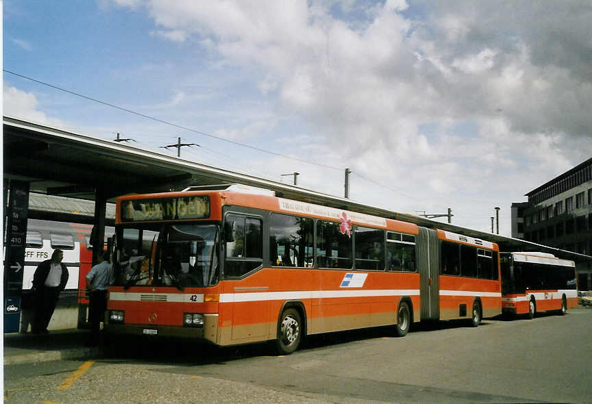 (069'318) - BOGG Wangen b.O. - Nr. 42/SO 21'839 - Mercedes/Hess (ex SOO Olten Nr. 42) am 10. Juli 2004 beim Bahnhof Olten