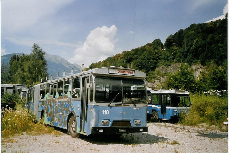 (069'512) - VBL Luzern - Nr. 110 - Volvo/Hess am 17. Juli 2004 in Nfels