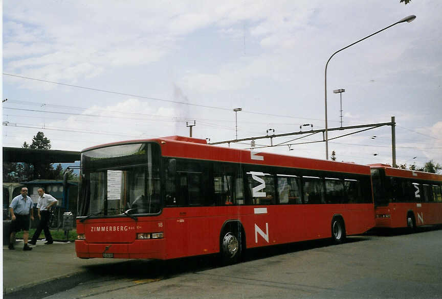 (069'525) - AHW Horgen - Nr. 18/ZH 396'909 - Volvo/Hess am 17. Juli 2004 beim Bahnhof Horgen