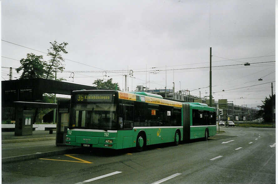 (069'717) - BVB Basel - Nr. 752/BS 3252 - MAN am 24. Juli 2004 in Basel, Badischer Bahnhof