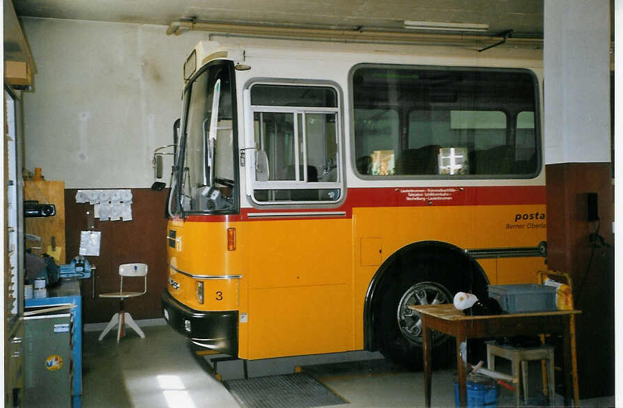 (069'836) - Schmocker, Stechelberg - Nr. 3/BE 203'025 - Saurer/R&J (ex Nr. 1; ex Gertsch, Stechelberg Nr. 1) am 1. August 2004 in Stechelberg, Garage (Teilaufnahme)