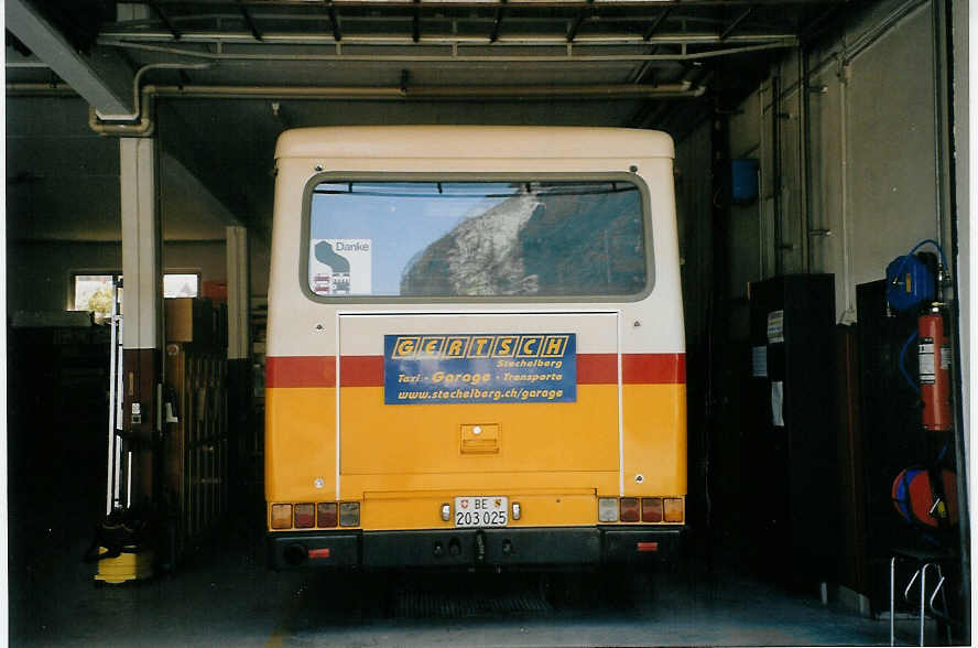 (069'901) - Schmocker, Stechelberg - Nr. 3/BE 203'025 - Saurer/R&J (ex Nr. 1; ex Gertsch, Stechelberg Nr. 1) am 1. August 2004 in Stechelberg, Garage