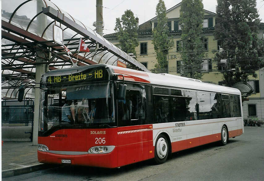 (070'013) - SW Winterthur - Nr. 206/ZH 730'206 - Solaris am 21. August 2004 beim Hauptbahnhof Winterthur