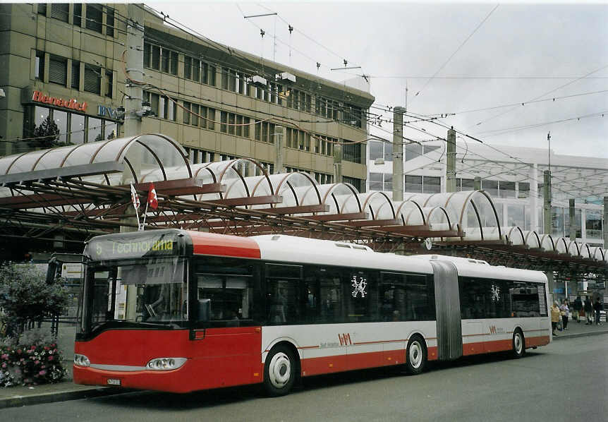 (070'026) - SW Winterthur - Nr. 333/ZH 719'333 - Solaris am 21. August 2004 beim Hauptbahnhof Winterthur