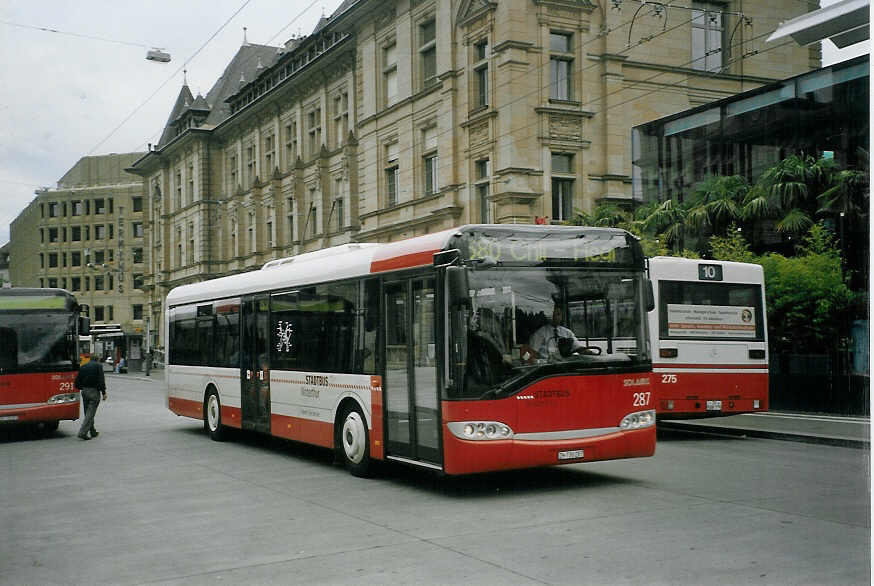 (070'035) - SW Winterthur - Nr. 287/ZH 730'287 - Solaris am 21. August 2004 beim Hauptbahnhof Winterthur