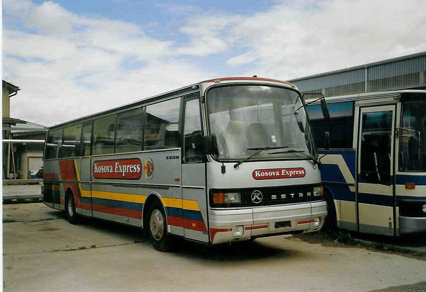 (070'105) - Kosova Express, Winterthur - Setra am 21. August 2004 in Winterthur, Industrie