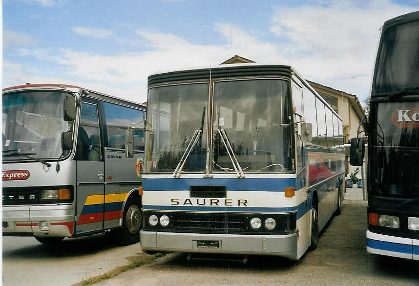 (070'108) - Albani-Reisen, Winterthur - Saurer/R&J (ex Cars Alpin Neff, Arbon Nr. 18) am 21. August 2004 in Winterthur, Industrie