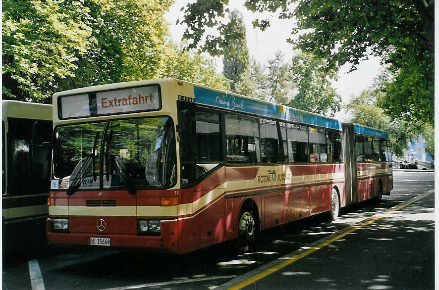 (070'128) - ARAG Ruswil - Nr. 19/LU 15'660 - Mercedes am 21. August 2004 in Luzern, Inseli-P