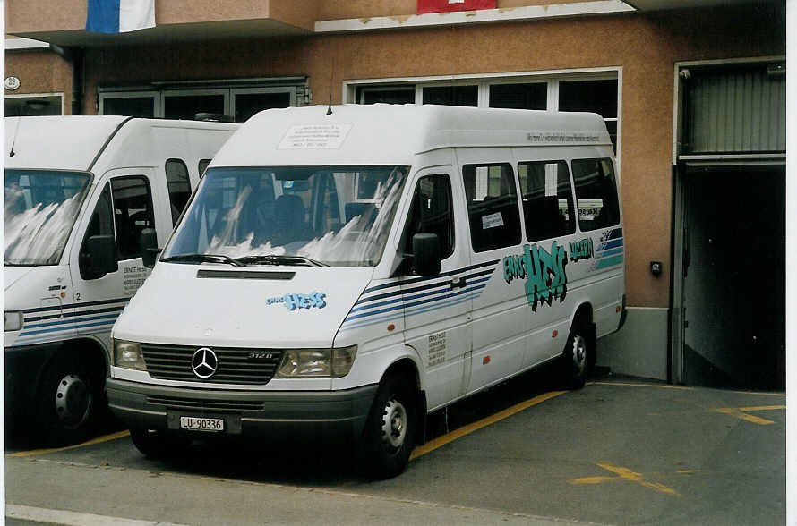 (070'204) - Hess E., Luzern - LU 90'336 - Mercedes am 21. August 2004 in Luzern, Garage