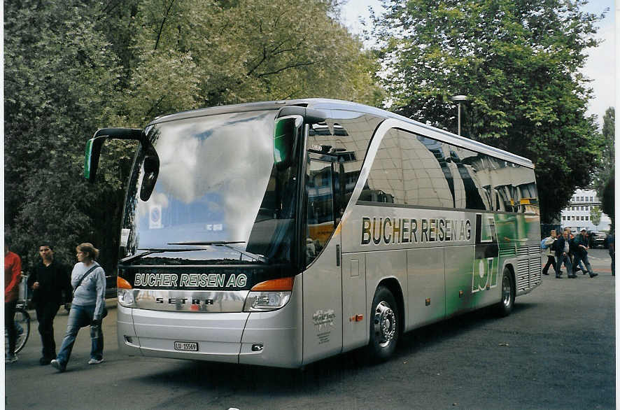 (070'313) - Bucher, Luzern - LU 15'569 - Setra am 21. August 2004 in Luzern, Inseli-P