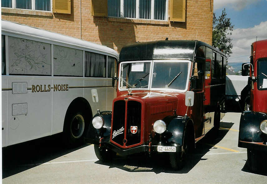 (070'508) - Mller, Lauerz - SZ 44'050 - Berna/Hess (ex KTA Bern) am 28. August 2004 in Niederbipp, Saurertreffen