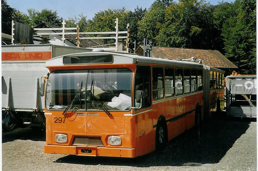 (070'621) - SVB Bern (RWB) - Nr. 297 - FBW/Hess (ex TPG Genve Nr. 114) am 5. September 2004 in Oberburg, Ziegelgut