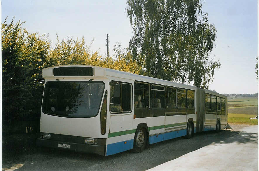 (070'629) - Aus Frankreich: ??? - 712 SH 25 - Renault am 5. September 2004 in Thunstetten, Heiniger