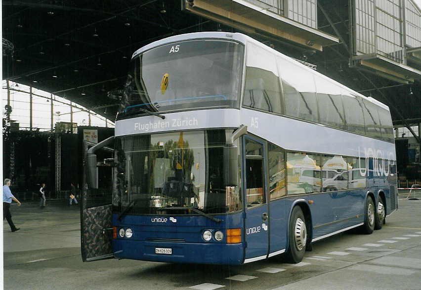 (070'736) - Flughafen, Zrich - Nr. A 5/ZH 626'009 - MAN am 11. September 2004 in Zrich, Flughafen