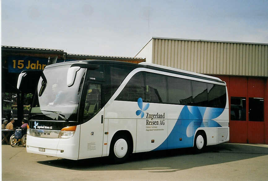 (070'822) - ZVB Zug - Nr. 42/ZG 3392 - Setra am 11. September 2004 in Zug, Garage