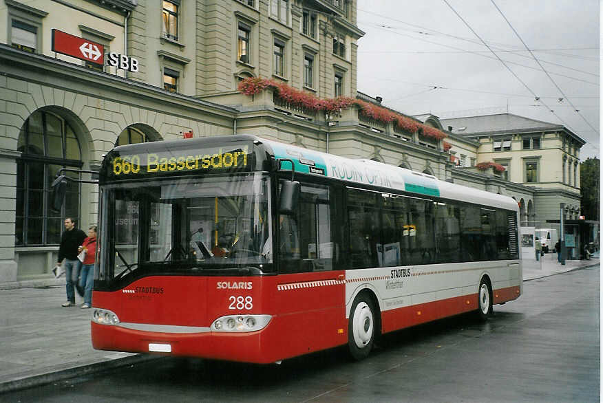 (071'023) - SW Winterthur - Nr. 288/ZH 730'288 - Solaris am 15. September 2004 beim Hauptbahnhof Winterthur